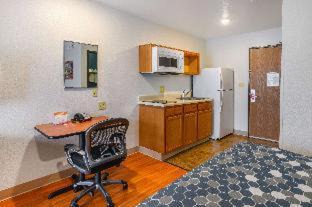 Hammond Hotel | Budget-Friendly Econo Lodge Hammond: Pet Friendly & Breakfast