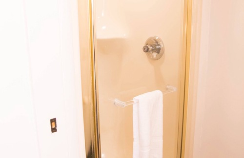 Harrisburg Hotel | Convenient Econo Lodge: Family-Friendly with Great Amenities