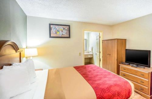 Huntington Cabin | Budget-Friendly Econo Lodge Huntington Near Barboursville