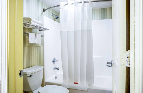 Huntington Hotel | Comfortable Econo Lodge Huntington Near Barboursville University