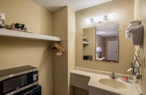 Holbrook Hotel | Pet-Friendly Econo Lodge I-40: Rated 8.2/10 for Comfort