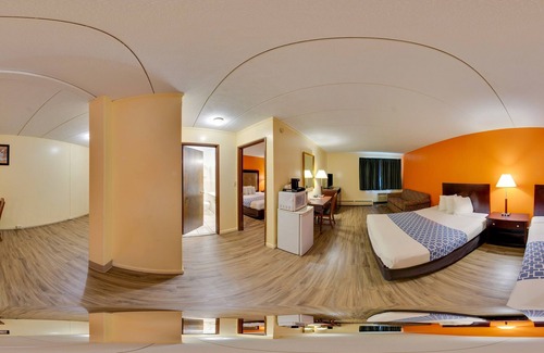 Windsor Locks Hotel | Convenient Econo Lodge Inn & Suites Near Airport with Dining