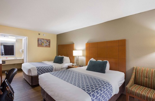 Hardeeville Hotel | Budget-Friendly Econo Lodge Inn & Suites in Hardeeville