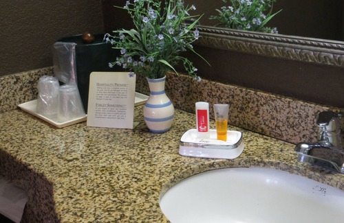 Hardeeville Hotel | Budget-Friendly Econo Lodge Inn & Suites in Hardeeville