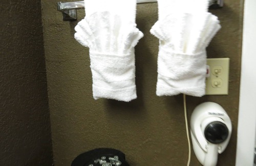 Hardeeville Hotel | Budget-Friendly Econo Lodge Inn & Suites in Hardeeville