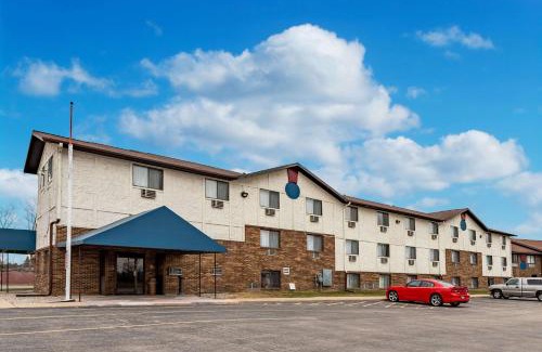 Auburn Hotel | Budget-Friendly Econo Lodge Inn & Suites with Pool Access