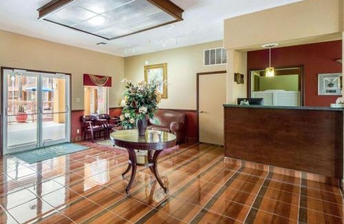 Eagle Pass Hotel | Budget-Friendly Stay at Econo Lodge Inn & Suites with Pool