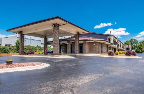 Huntsville Hotel | Budget-Friendly Econo Lodge Inn & Suites Near University