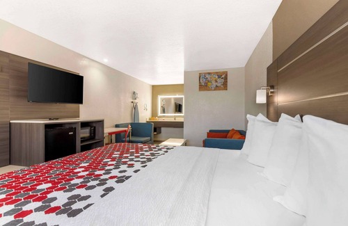 Southside Hotel | Convenient Stay at Econo Lodge Inn & Suites Near Lackland AFB