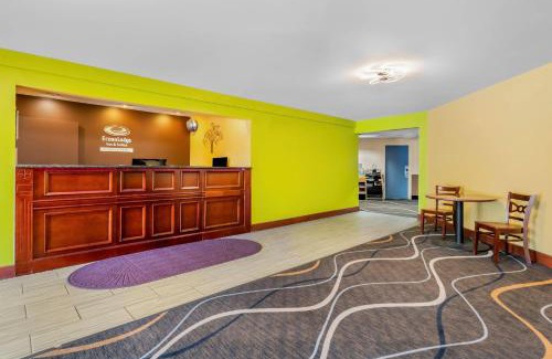 Eau Claire Hotel | Budget-Friendly Econo Lodge Inn & Suites with Pet Amenities