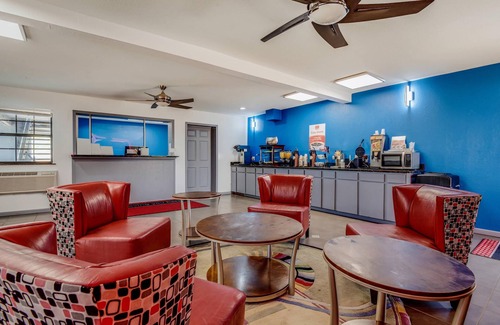 Enid Hotel | Budget-Friendly Stay at Econo Lodge Inn & Suites