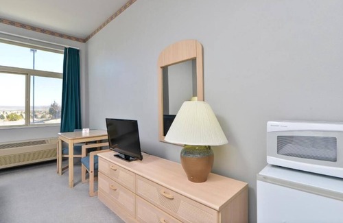 Jackpot Hotel | Budget-Friendly Econo Lodge Inn & Suites with Breakfast