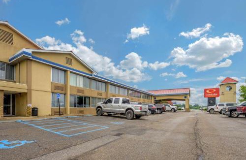 Triadelphia Hotel | Pet-Friendly Econo Lodge Inn & Suites in Triadelphia