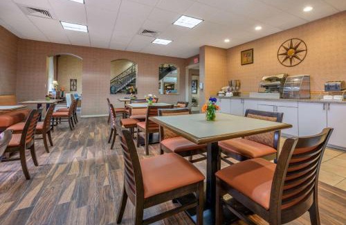 Triadelphia Hotel | Pet-Friendly Econo Lodge Inn & Suites in Triadelphia