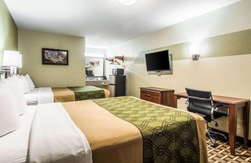 Jasper Hotel | Pet-Friendly Econo Lodge with Pool and Family Amenities