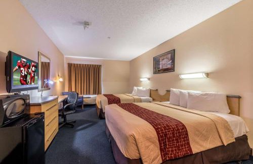 Laredo Cabin | Pet-Friendly Econo Lodge with Ocean View & Accessible Features