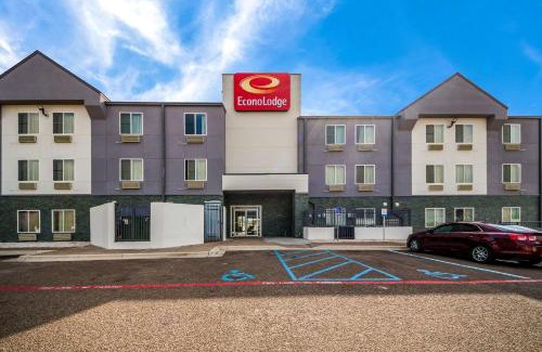 Laredo Cabin | Pet-Friendly Econo Lodge with Ocean View & Accessible Features