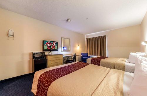 Laredo Cabin | Pet-Friendly Econo Lodge with Ocean View & Accessible Features