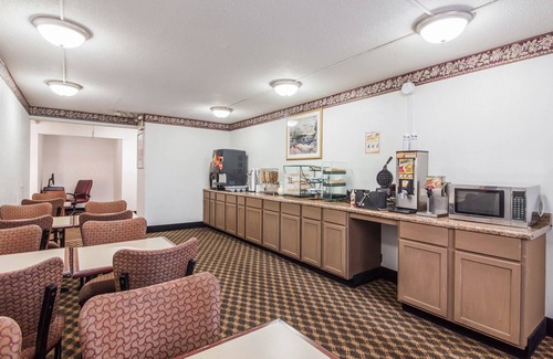 Lexington Hotel | Budget-Friendly Econo Lodge Lexington with Family Amenities