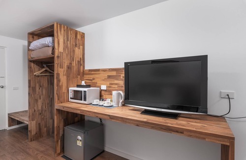 Lilydale Hotel | Budget-Friendly Econo Lodge Lilydale with Family Amenities