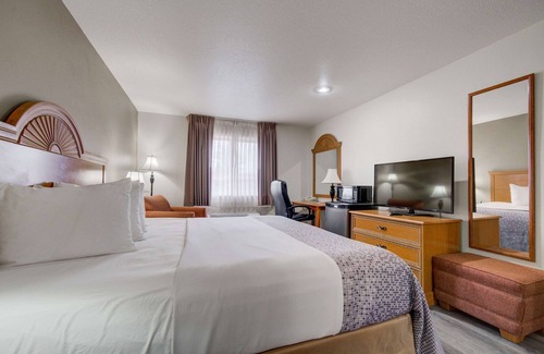 Livingston Hotel | Gateway to Yellowstone: Econo Lodge with Pool & Hot Tub