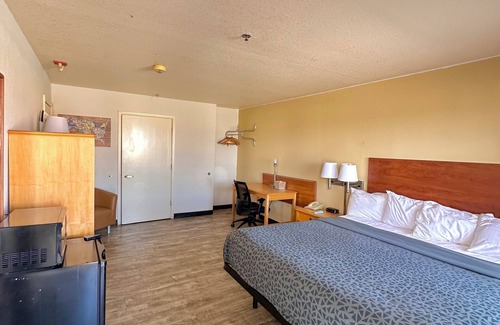 Lordsburg Hotel | Budget-Friendly Econo Lodge Lordsburg I-10 with Pool & Spa