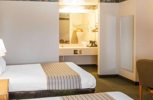 Lordsburg Hotel | Budget-Friendly Econo Lodge Lordsburg I-10 with Pool & Spa