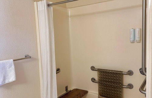 Lordsburg Hotel | Budget-Friendly Econo Lodge Lordsburg I-10 with Pool & Spa