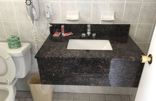 Mechanicsburg Hotel | Convenient Econo Lodge Mechanicsburg with Pool and Breakfast