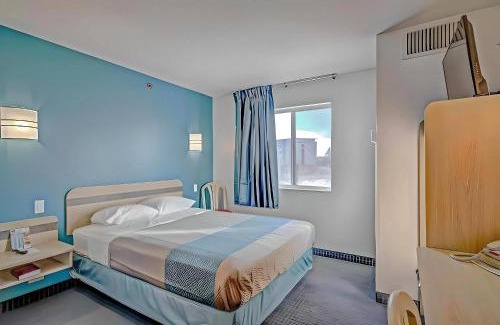 Menomonie Cabin | Budget-Friendly Stay at Motel 6 Menomonie, WI - Pet Friendly