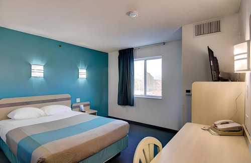 Menomonie Hotel | Comfortable Stay at Motel 6 Menomonie, WI with Great Amenities