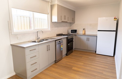 Mildura Hotel | Budget-Friendly Econo Lodge Mildura with Pool & Breakfast