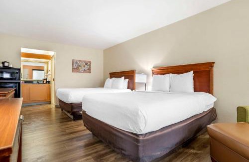 Kreole Cabin | Budget-Friendly Econo Lodge Moss Point - Pascagoula Awaits