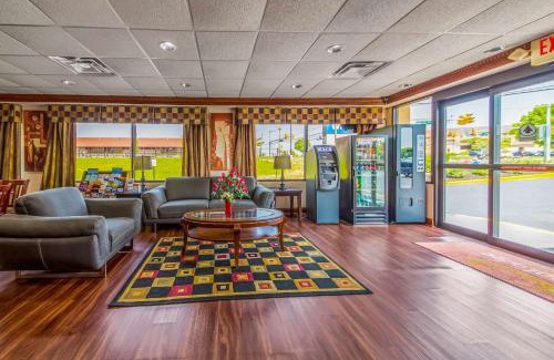 Mount Laurel Cabin | Budget-Friendly Econo Lodge: Family-Friendly with Breakfast