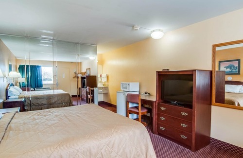 Bluefield Hotel | Budget-Friendly Econo Lodge Near Bluefield College