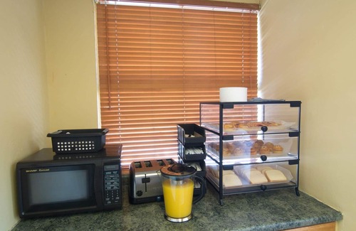 Bluefield Hotel | Budget-Friendly Econo Lodge Near Bluefield College