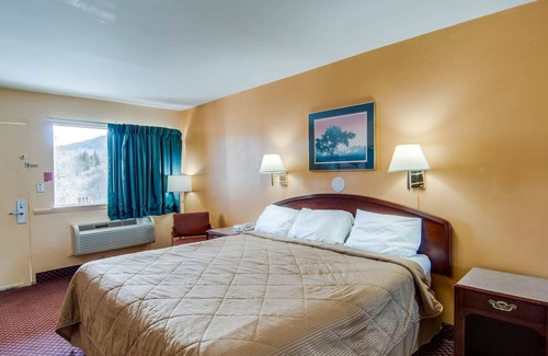 Bluefield Hotel | Budget-Friendly Econo Lodge Near Bluefield College