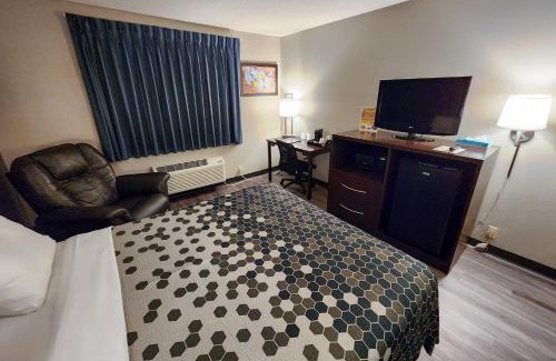 Ortonville Cabin | Pet-Friendly Econo Lodge: Guest Rated 10/10 for Families