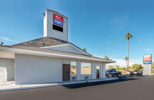 Westown Commercial Center Cabin | Budget-Friendly Econo Lodge Phoenix North I-17 with Pool