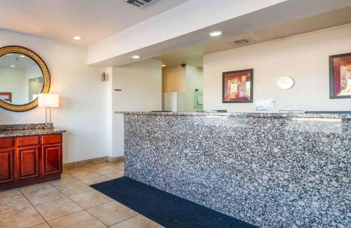 Westown Commercial Center Cabin | Budget-Friendly Econo Lodge Phoenix North I-17 with Pool