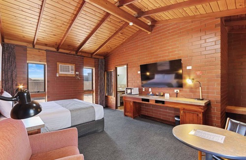 Davenport Hotel | Discover Highway One Motel Port Augusta with Family-Friendly Amenities
