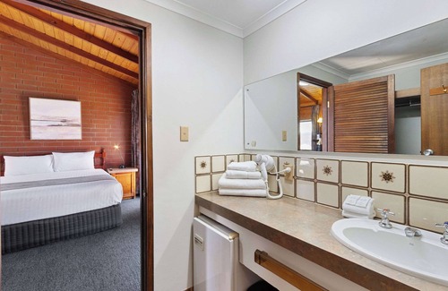Davenport Hotel | Discover Highway One Motel Port Augusta with Family-Friendly Amenities