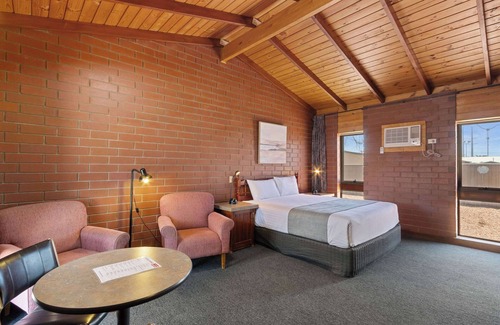 Davenport Hotel | Discover Highway One Motel Port Augusta with Family-Friendly Amenities