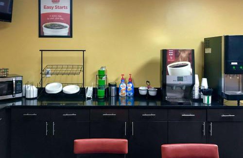 Purcell Cabin | Budget-Friendly Econo Lodge with Breakfast and Hot Tub