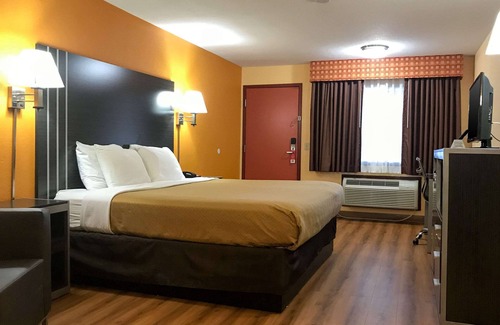 Purcell Hotel | Budget-Friendly Econo Lodge Purcell with Great Amenities