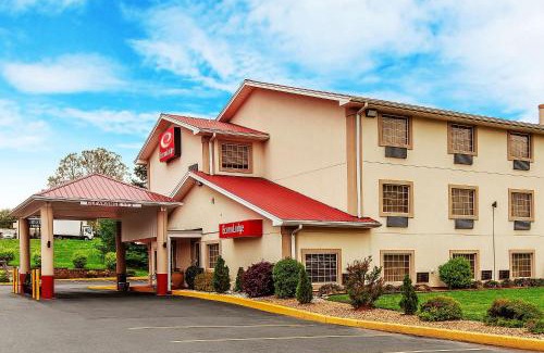 Rome Cabin | Budget-Friendly Econo Lodge with Family Amenities