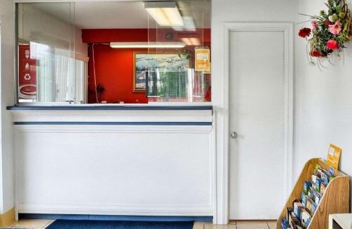 Ruther Glen Cabin | Pet-Friendly Econo Lodge: Family Stay with Breakfast Included