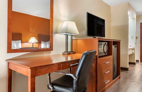 Russellville Hotel | Convenient Econo Lodge Saint Stephen with Breakfast Included