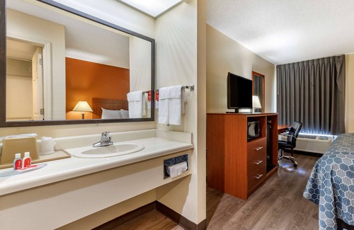 Russellville Hotel | Convenient Econo Lodge Saint Stephen with Breakfast Included