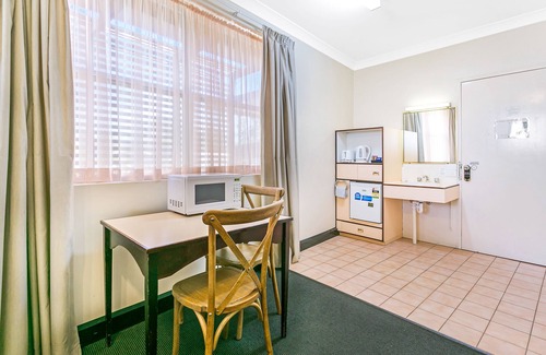 Hillvue Hotel | Discover Econo Lodge Savannah Park: Family-Friendly Retreat